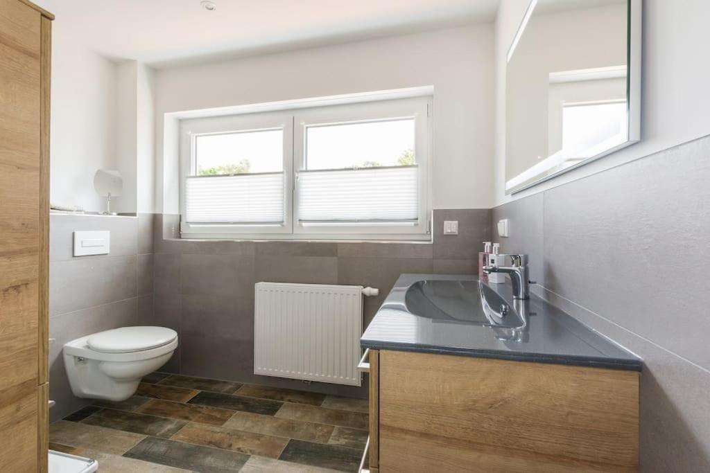 5 Sterne-Ferienhaus Eisvogel Am See Mit Sauna Und Kamin Krakow am See Ngoại thất bức ảnh