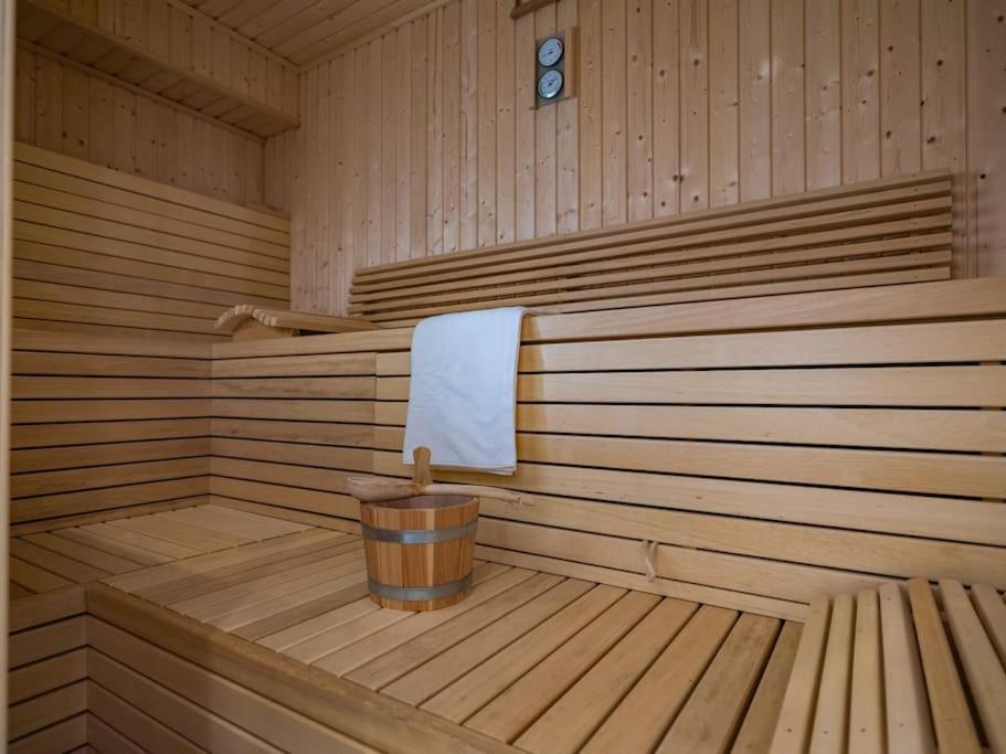 5 Sterne-Ferienhaus Eisvogel Am See Mit Sauna Und Kamin Krakow am See Ngoại thất bức ảnh